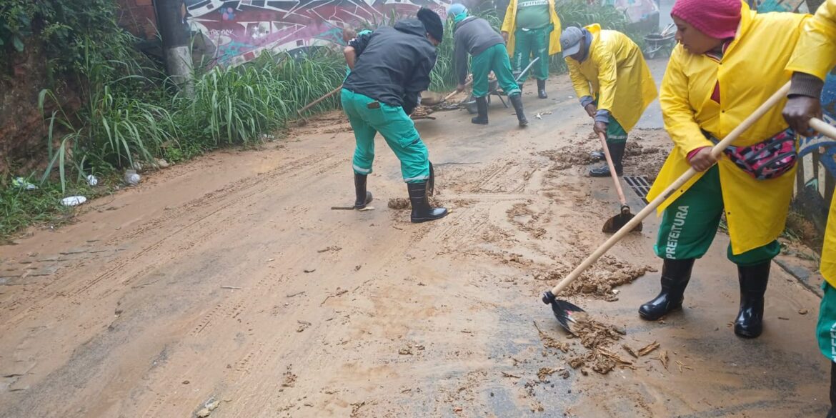 temporal-faz-petropolis-emitir-alerta-extremo-e-fechar-escolas-e-lojas